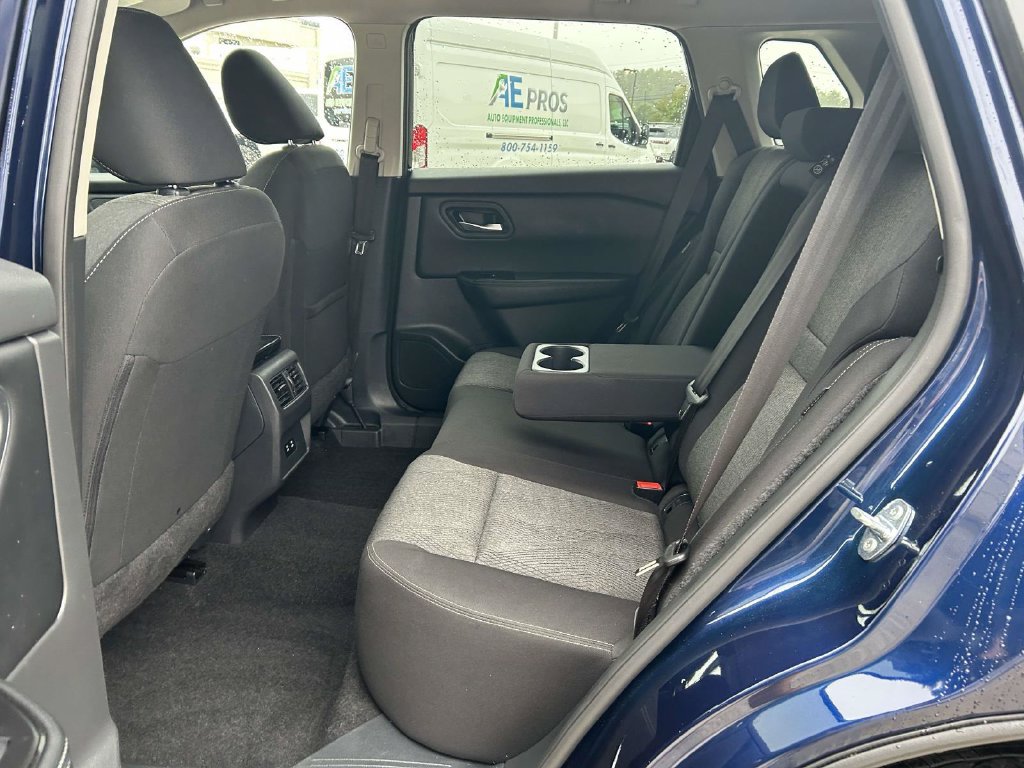 Used 2025 Nissan Rogue SV FWD image 10