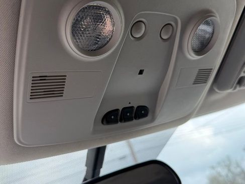 Used 2014 GMC Acadia SLT image 18