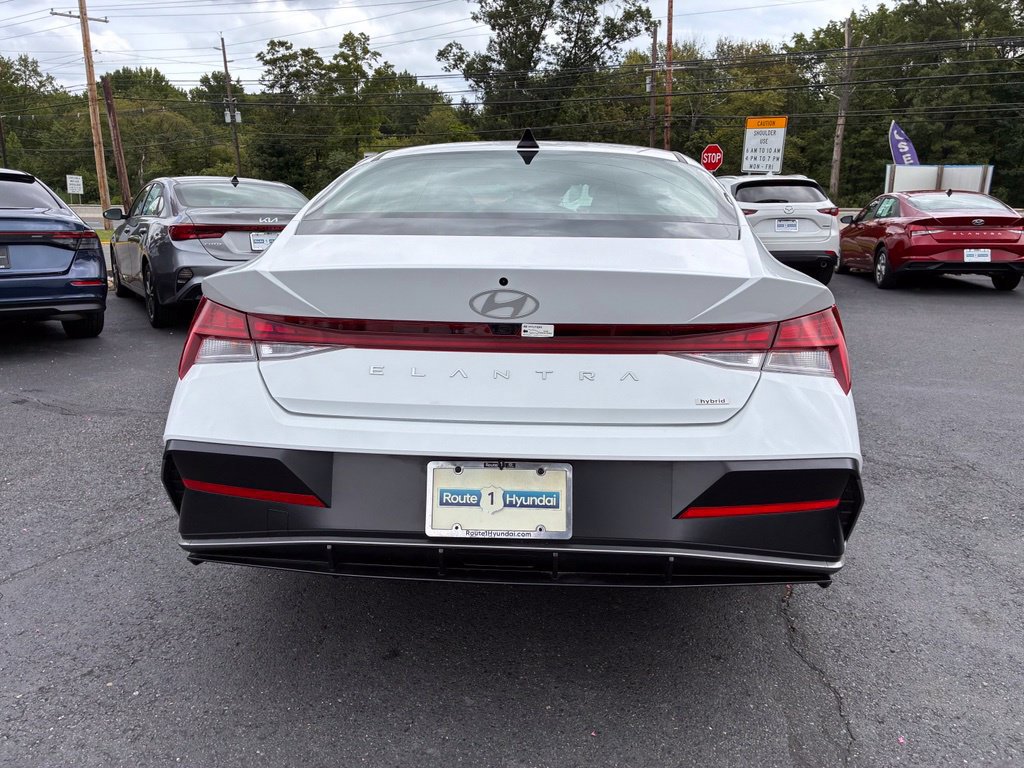 Certified 2025 Hyundai Elantra Limited FWD image 6
