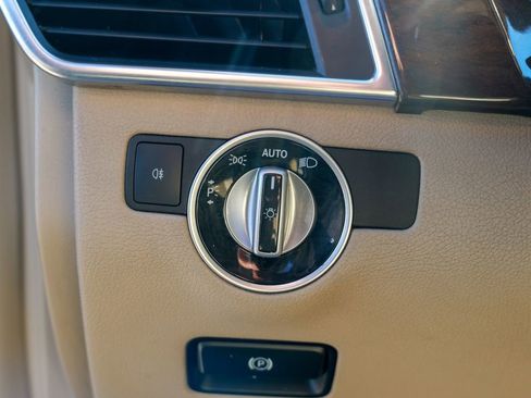 Used 2013 Mercedes-Benz GL 450 4MATIC image 24