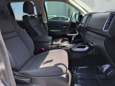 Used 2024 Nissan Frontier SV RWD image 15