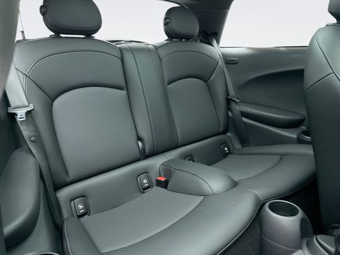 Used 2021 MINI Cooper 2-Door Hardtop image 18