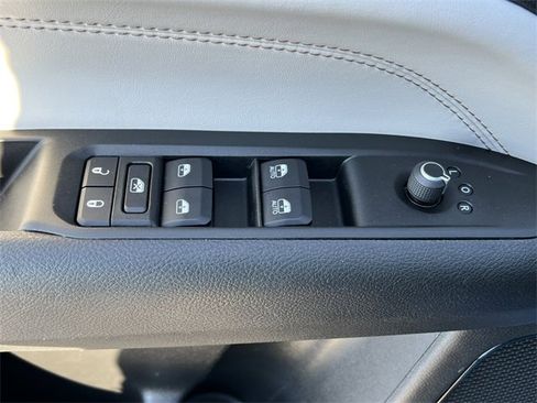 Certified 2022 Jeep Compass Limited w/ Sun and Sound Group image 19