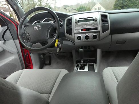 Used 2011 Toyota Tacoma PreRunner w/ SR5 Pkg #2 image 9