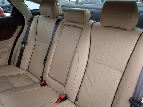 Used 2019 Jaguar XJ R-Sport RWD image 21