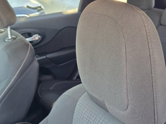 Certified 2016 Jeep Cherokee Latitude FWD image 18