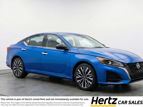 Used 2025 Nissan Altima 2.5 SV image 1
