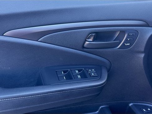 Certified 2025 Honda Passport EX-L image 16