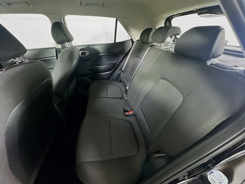 Used 2025 Hyundai Venue SE image 25