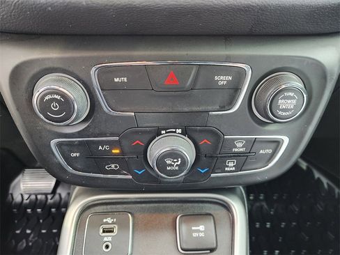 Used 2020 Jeep Compass Latitude w/ Popular Equipment Group image 18