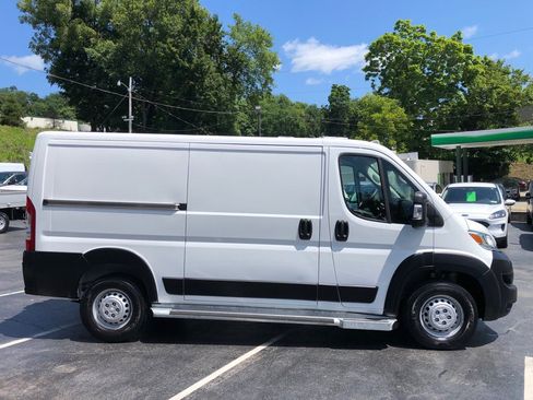 Used 2025 RAM ProMaster 2500 w/ U-Haul Equipment Group FWD image 7