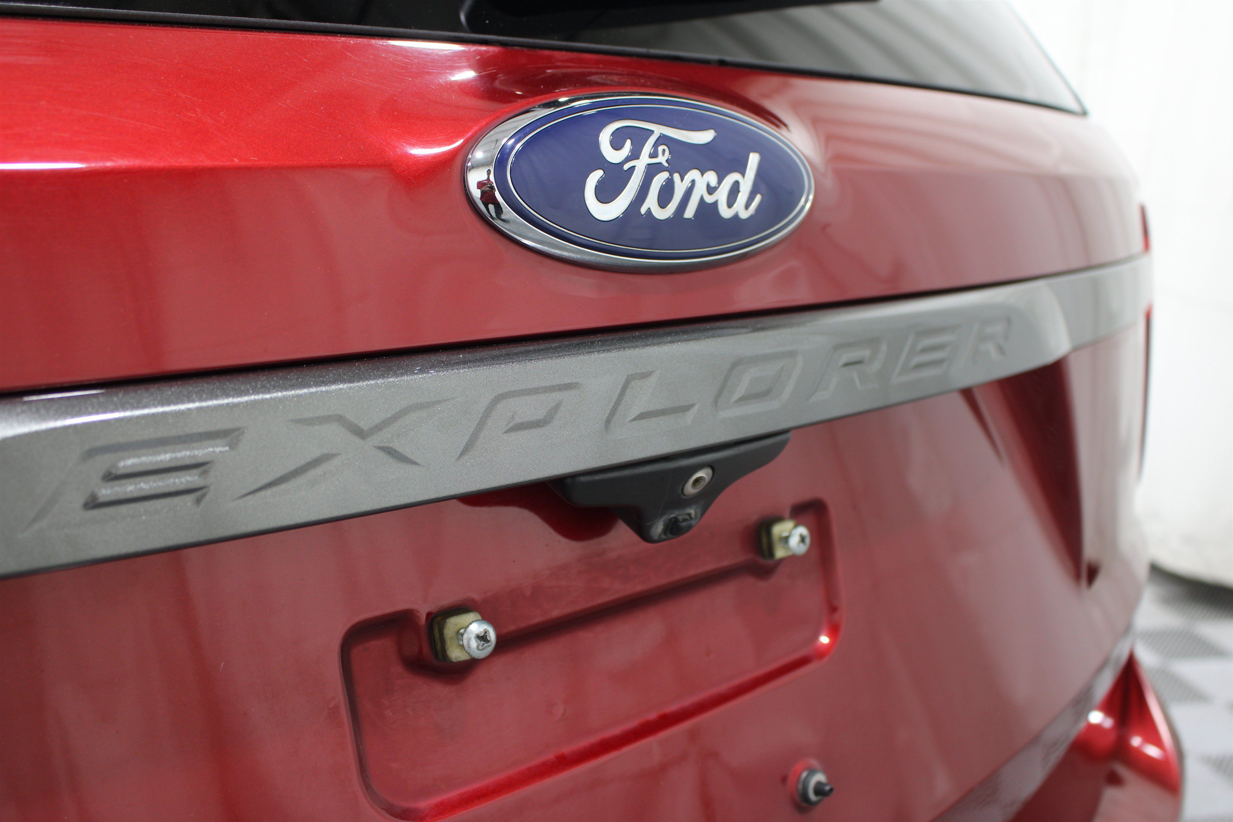 Used 2017 Ford Explorer XLT w/ Equipment Group 202A FWD image 29