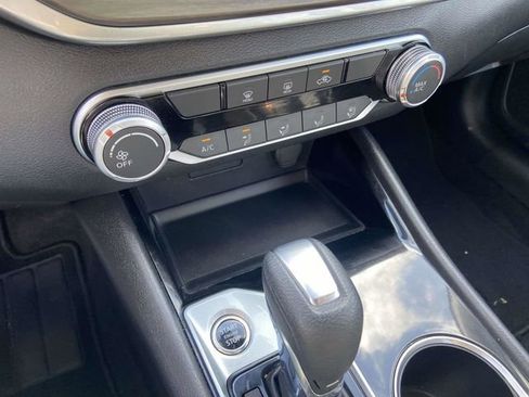 Used 2024 Nissan Altima 2.5 SV image 21