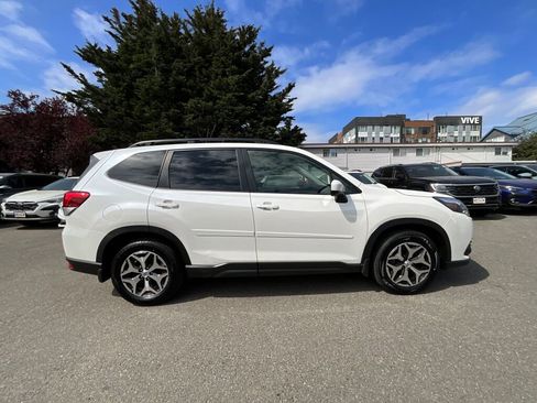 Certified 2022 Subaru Forester Premium AWD/4WD image 10