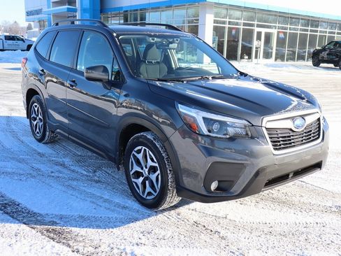 Used 2021 Subaru Forester Premium image 2
