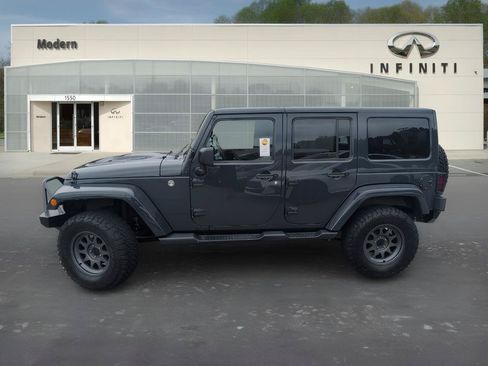 Used 2018 Jeep Wrangler Unlimited Sahara AWD/4WD image 6