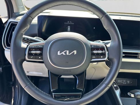 Certified 2025 Kia Sorento S image 22