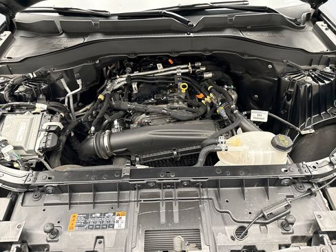 Used 2025 Ford Explorer Active AWD/4WD image 26