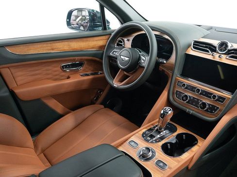 Certified 2025 Bentley Bentayga Extended Wheelbase image 29