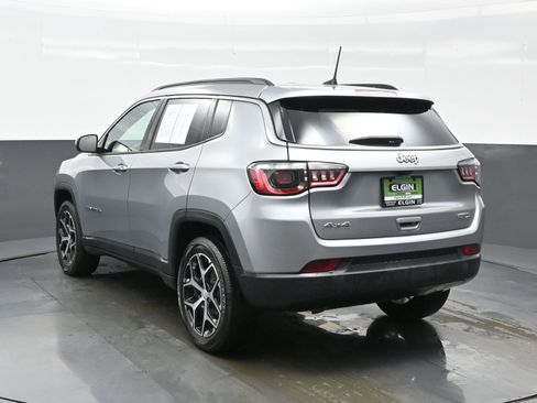 Used 2024 Jeep Compass Latitude image 4