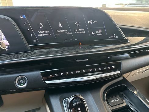 Used 2024 Cadillac Escalade Premium Luxury image 24