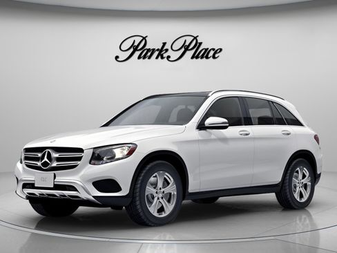 Used 2017 Mercedes-Benz GLC 300 4MATIC image 1