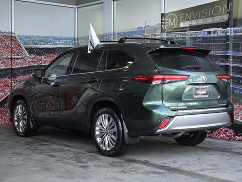 Used 2023 Toyota Highlander Platinum image 6