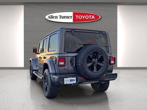 Used 2021 Jeep Wrangler Unlimited Sahara image 9