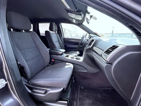 Used 2018 Jeep Grand Cherokee Laredo image 16