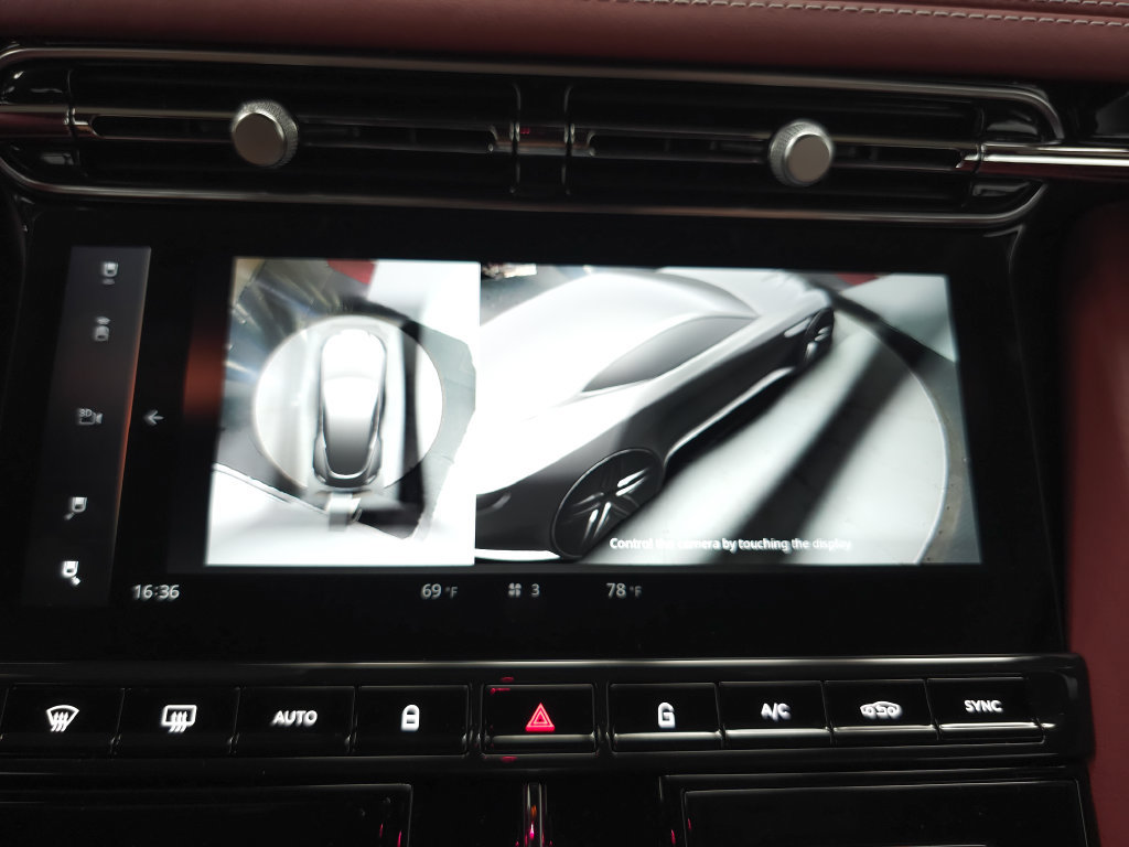 Used 2025 Aston Martin DB12 Coupe RWD image 29