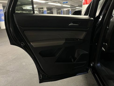 Used 2023 Volkswagen Atlas Cross Sport SE image 17