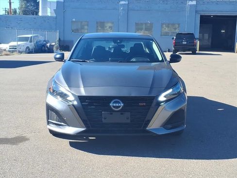 Used 2024 Nissan Altima 2.5 SR FWD image 2