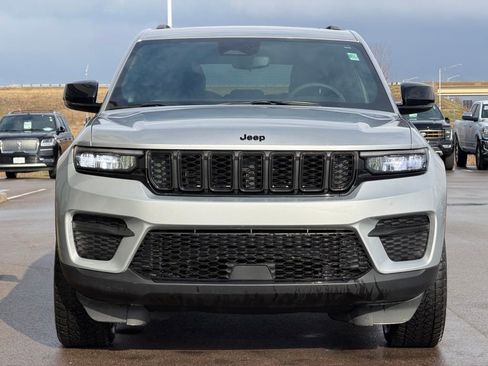 Used 2023 Jeep Grand Cherokee Altitude image 6