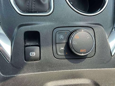Used 2023 Chevrolet Traverse LT AWD/4WD image 30
