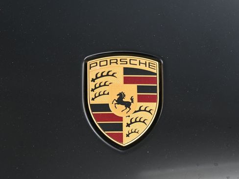 Certified 2024 Porsche Macan AWD/4WD image 33