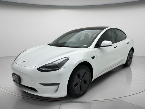 Used 2023 Tesla Model 3 Standard Range RWD image 3