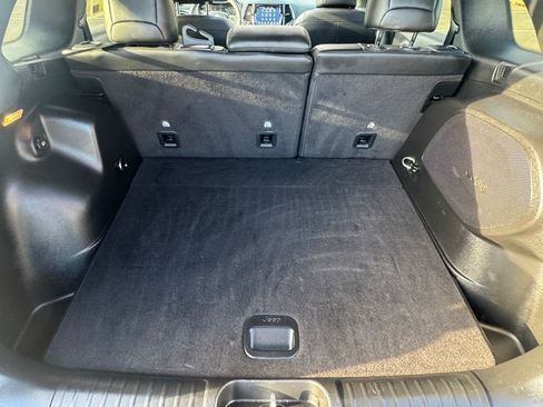 Used 2021 Jeep Cherokee Limited w/ Mopar Interior Package image 36