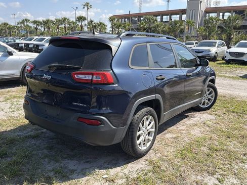 Used 2016 Jeep Cherokee Sport image 4