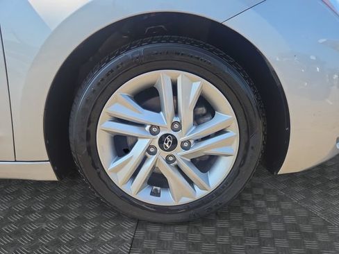 Used 2020 Hyundai Elantra SEL FWD image 35