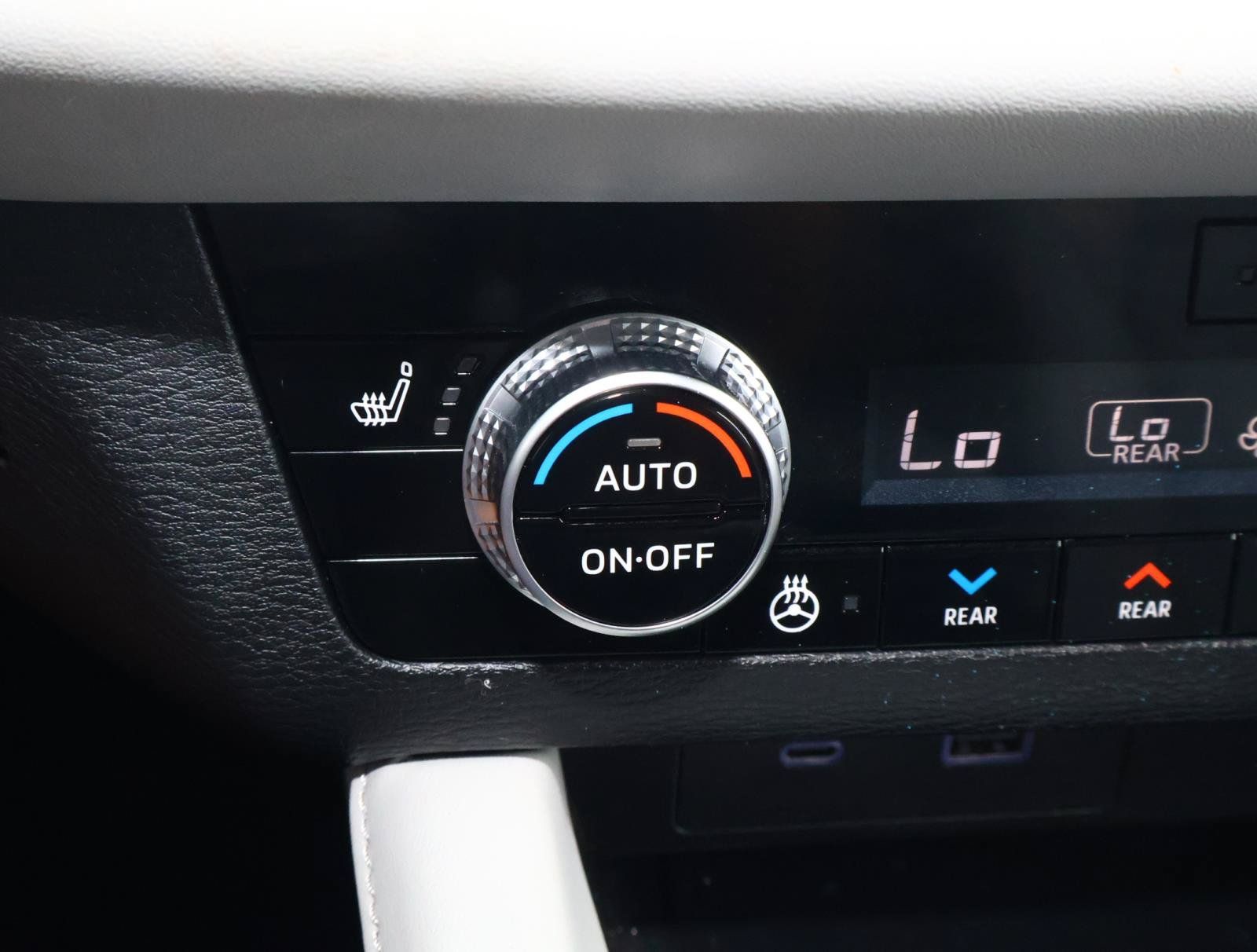Used 2025 Mitsubishi Outlander SEL AWD/4WD image 26