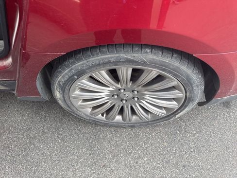 Used 2013 Lincoln MKS AWD image 4