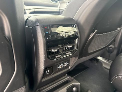 Used 2023 Jeep Grand Cherokee L Limited image 19