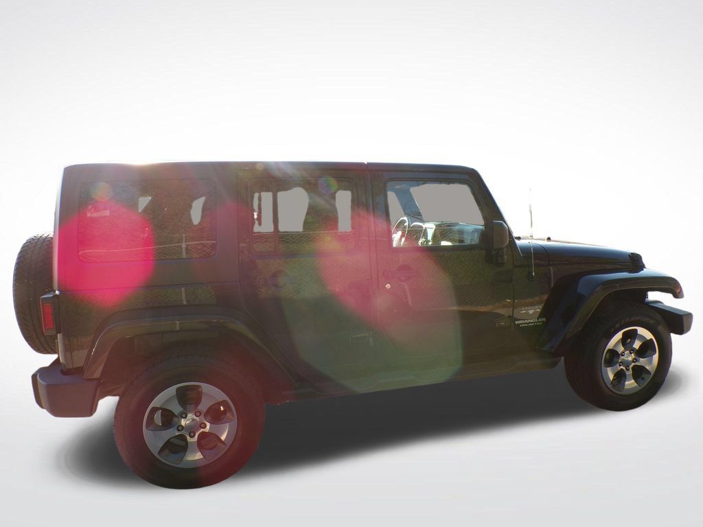 Used 2017 Jeep Wrangler Unlimited Sahara AWD/4WD image 8