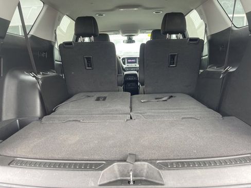 Used 2023 GMC Acadia SLE w/ Driver Convenience Package image 19