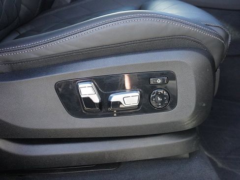 Used 2023 BMW X7 xDrive40i w/ Premium Package image 48