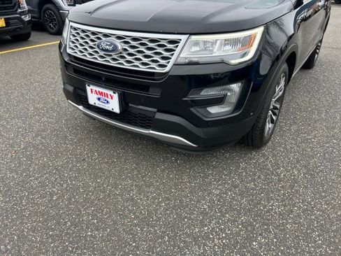 Used 2017 Ford Explorer Platinum image 32