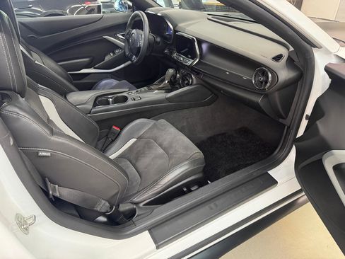 Used 2021 Chevrolet Camaro SS RWD image 3