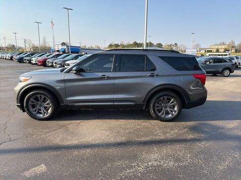 Used 2022 Ford Explorer XLT w/ Equipment Group 202A image 6