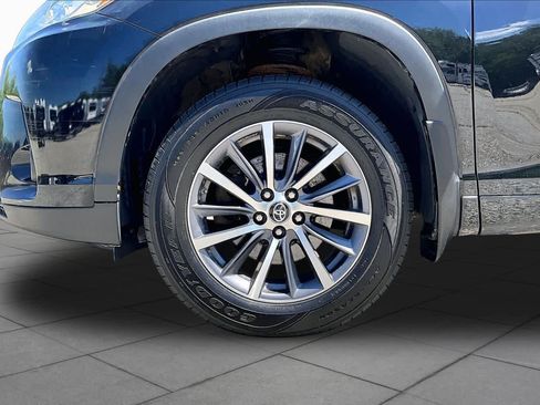 Used 2017 Toyota Highlander XLE AWD/4WD image 11