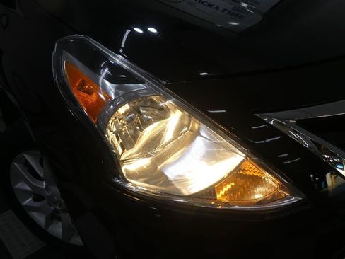 Used 2018 Nissan Versa SV w/ SV Special Edition Package FWD image 14